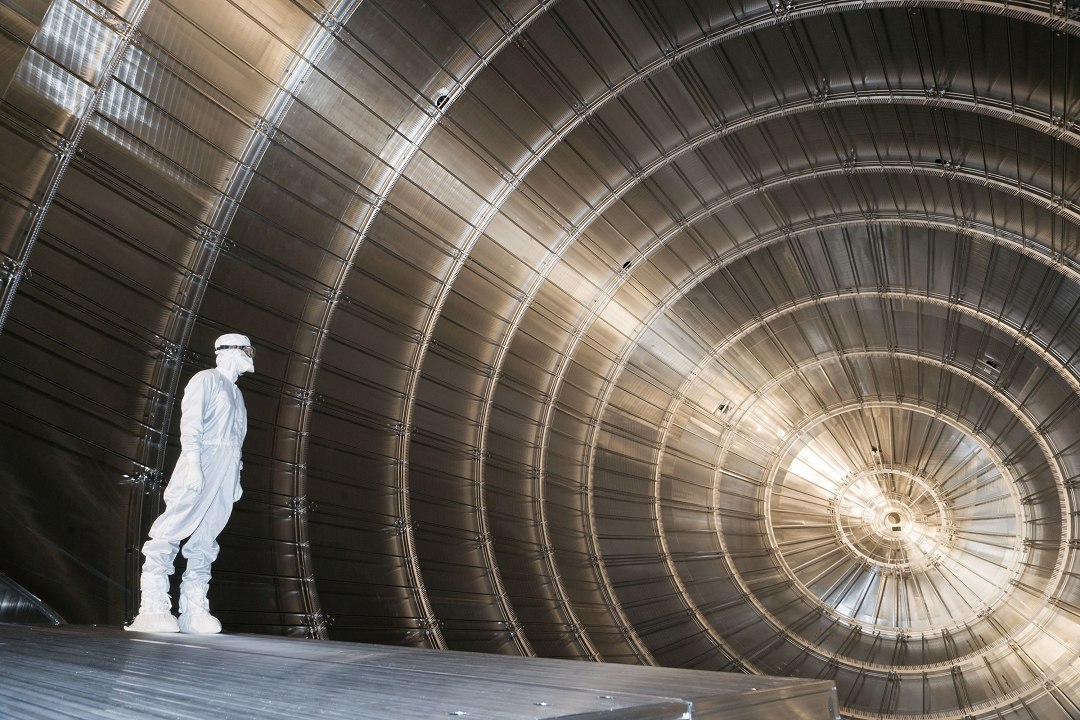 Massa do neutrino  menor que 0,45 eV - provavelmente muito menor
