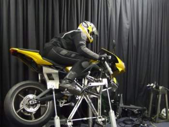 Simulador de motos aumenta habilidades dos motoqueiros