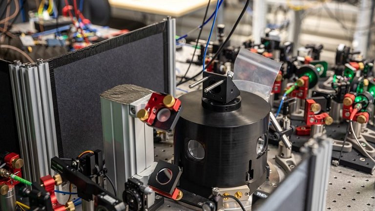 Internet quântica: Teletransporte funciona pela primeira vez entre qubits distantes