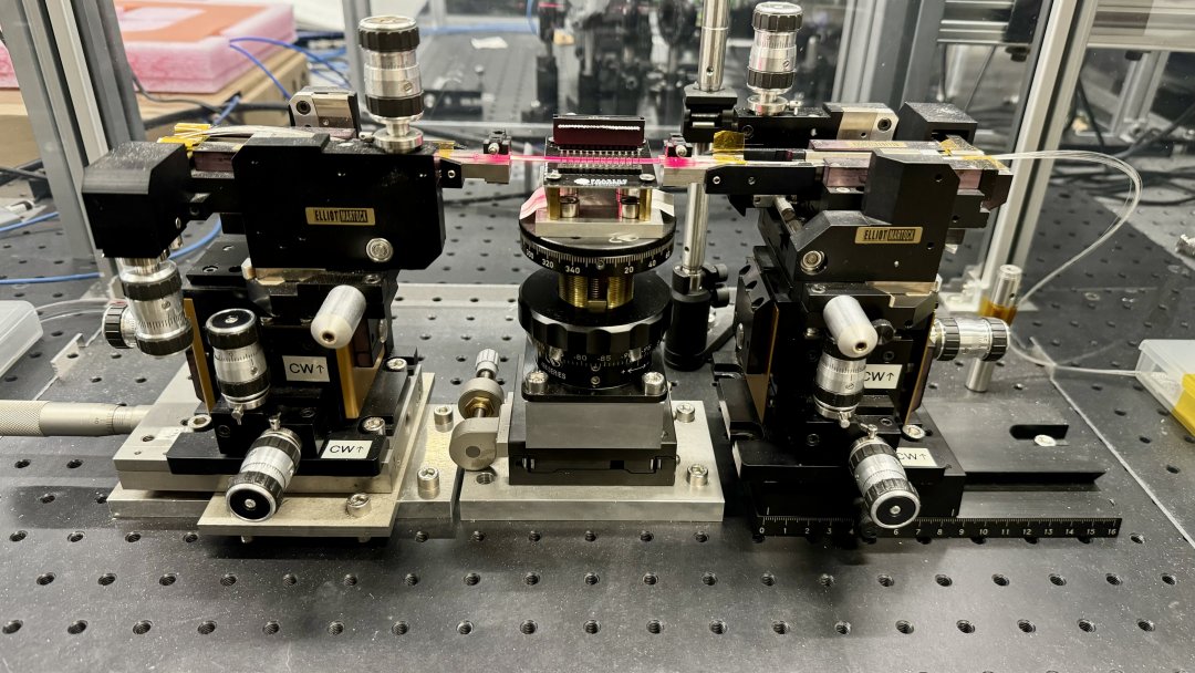 Primeiro processador de luz programvel impulsionar computao quntica