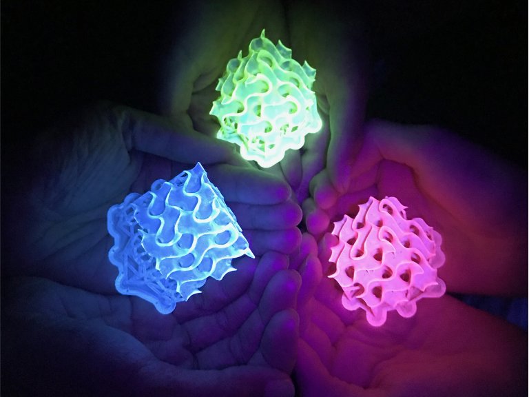 Materiais fluorescentes mais brilhantes do mundo - e sólidos
