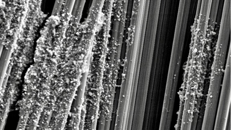 Serragem com nanotecnologia melhora as fibras de carbono