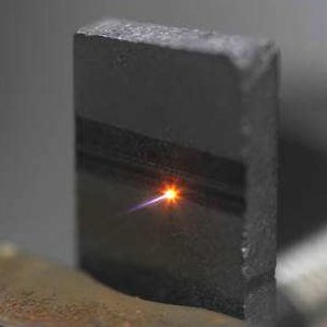 Brasileiros fabricam diamantes usando raios laser