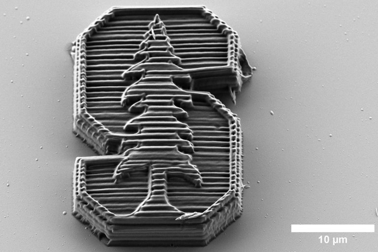 Impresso 3D em nanoescala 100 vezes mais rpida com hbrido polmero-metal
