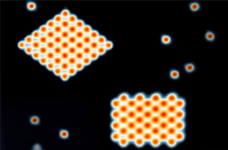Nanofabricao tomo por tomo constri dois novos supercondutores