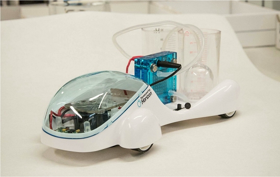 Um drone tripulado e um carro a hidrogênio inovador