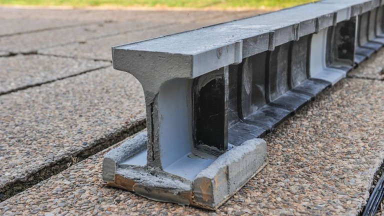 Vigas de plástico superam vigas de concreto e de aço
