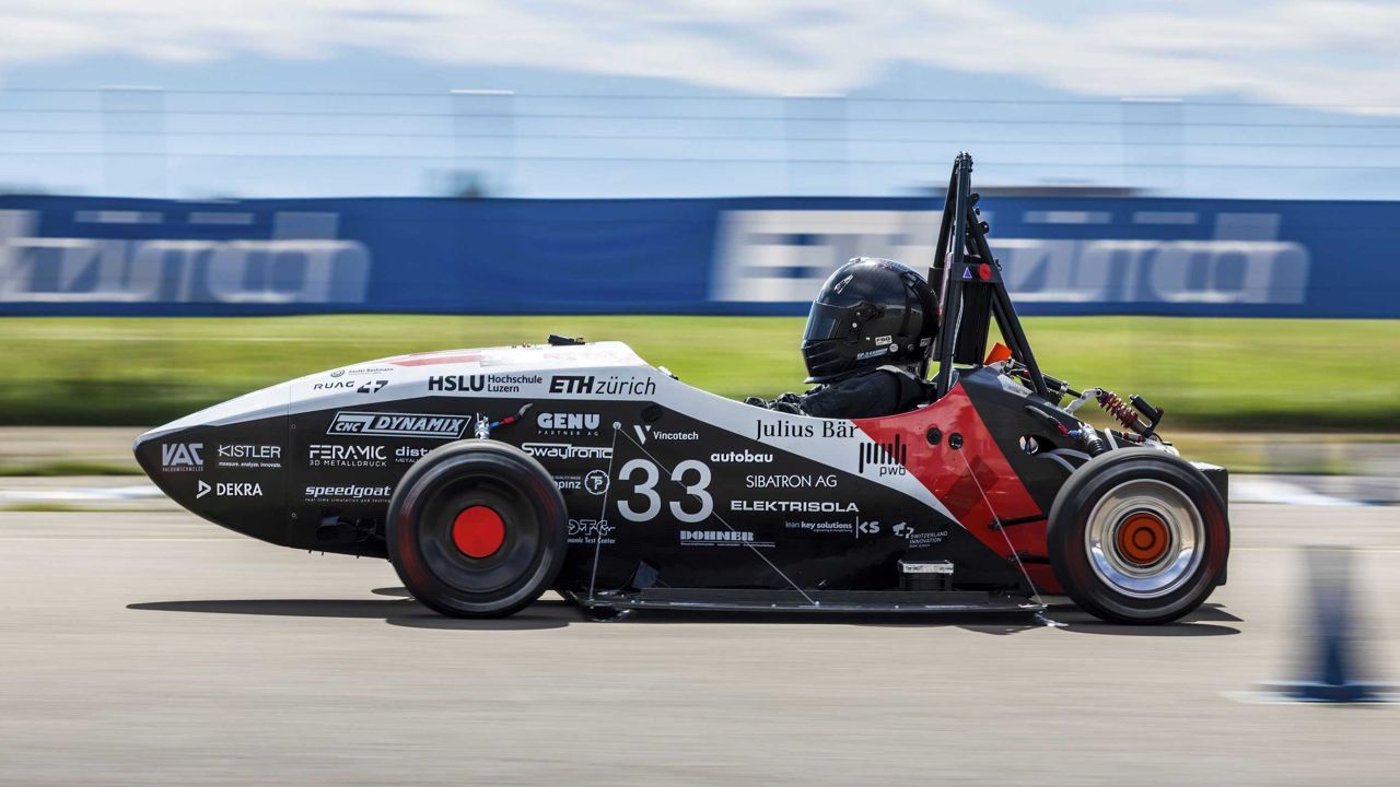 Carro de corrida elétrico bate recorde mundial de velocidade