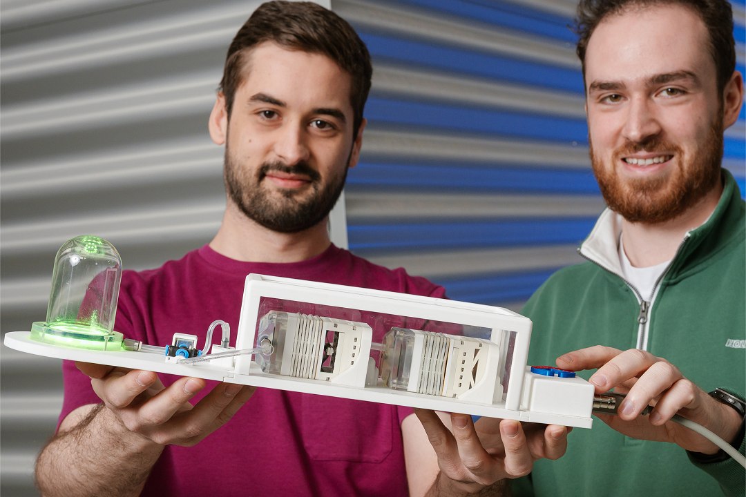 Esta bomba bombeia sem motor, sem barulho e sem lubrificante