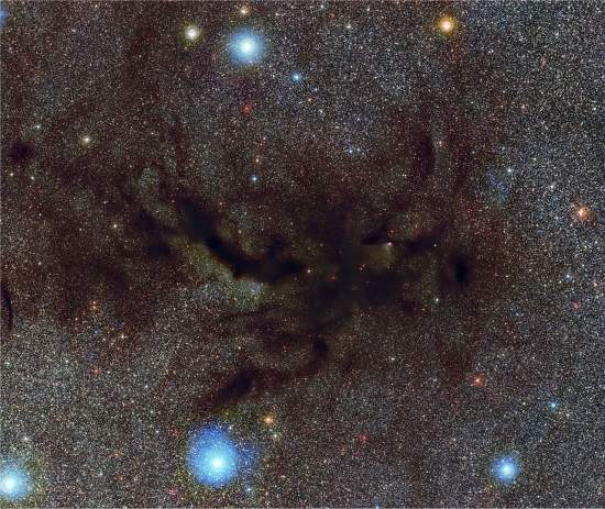 Nebulosa escura revela detalhes de sua escurido