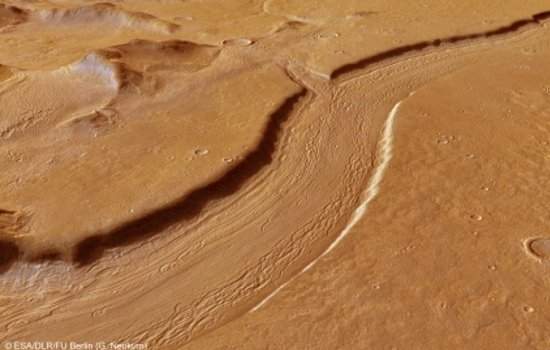 Sonda Mars Express fotografa leito de rio em Marte