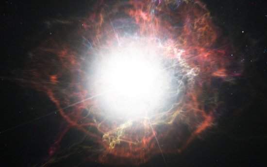 Como uma supernova produz poeira cósmica