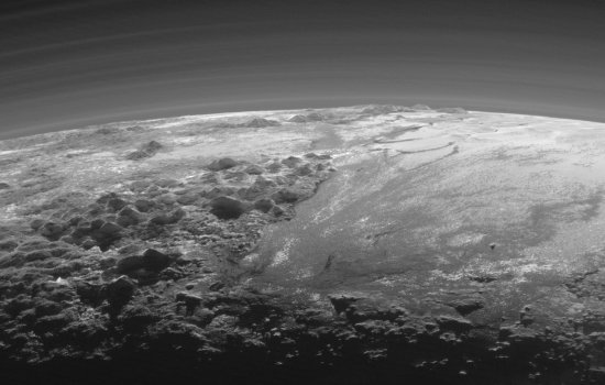 Novas fotos de Pluto indicam ciclo hidrolgico