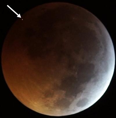 Meteorito filmado atingindo a Lua pela primeira vez