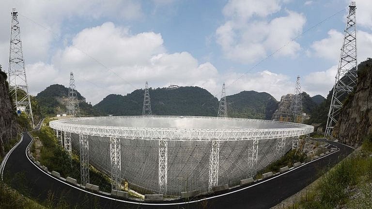 Radiotelescpio FAST entra em operao