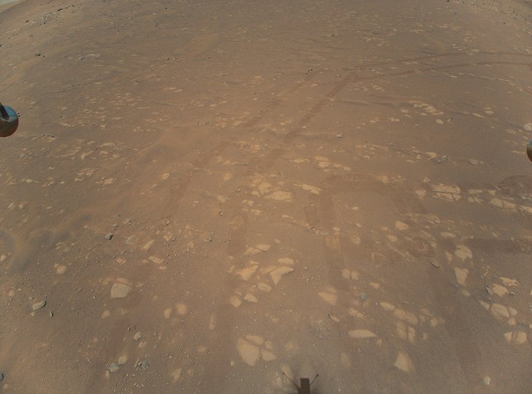 Helicóptero some da câmera em Marte, mas volta para pousar