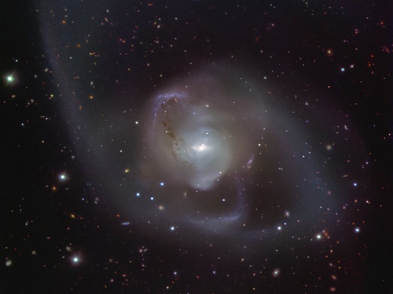 Coliso de duas galxias resultar em coliso de buracos negros