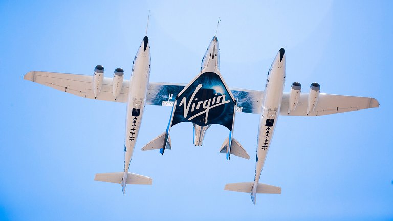Virgin Galactic realiza primeiro voo espacial comercial