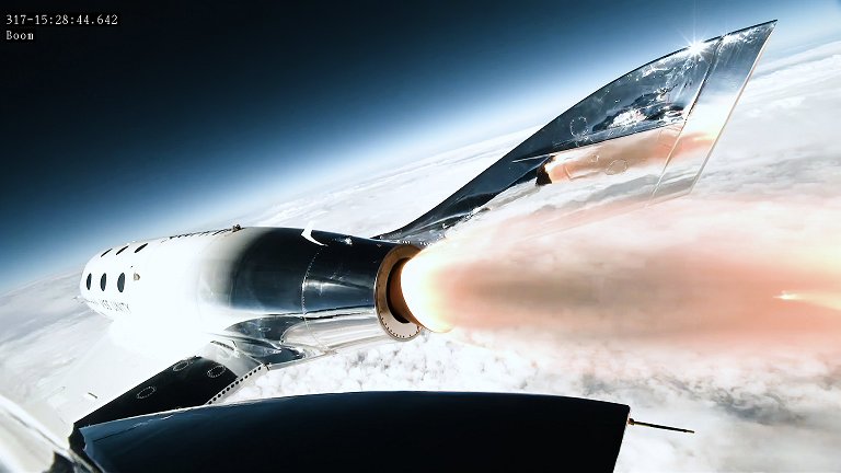 Virgin Galactic realiza primeiro voo espacial comercial