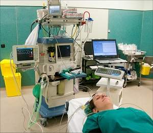 Rob anestesista controla sedativos em tempo real durante cirurgias