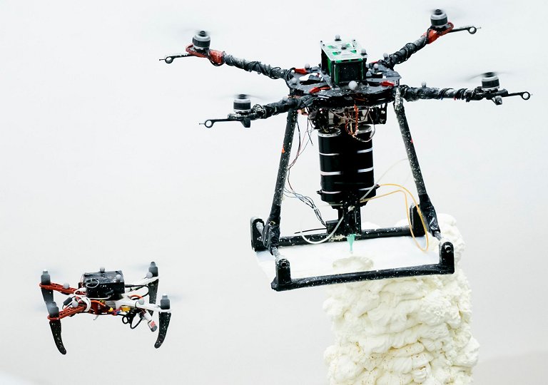 Drones operrios constroem prdios por impresso 3D