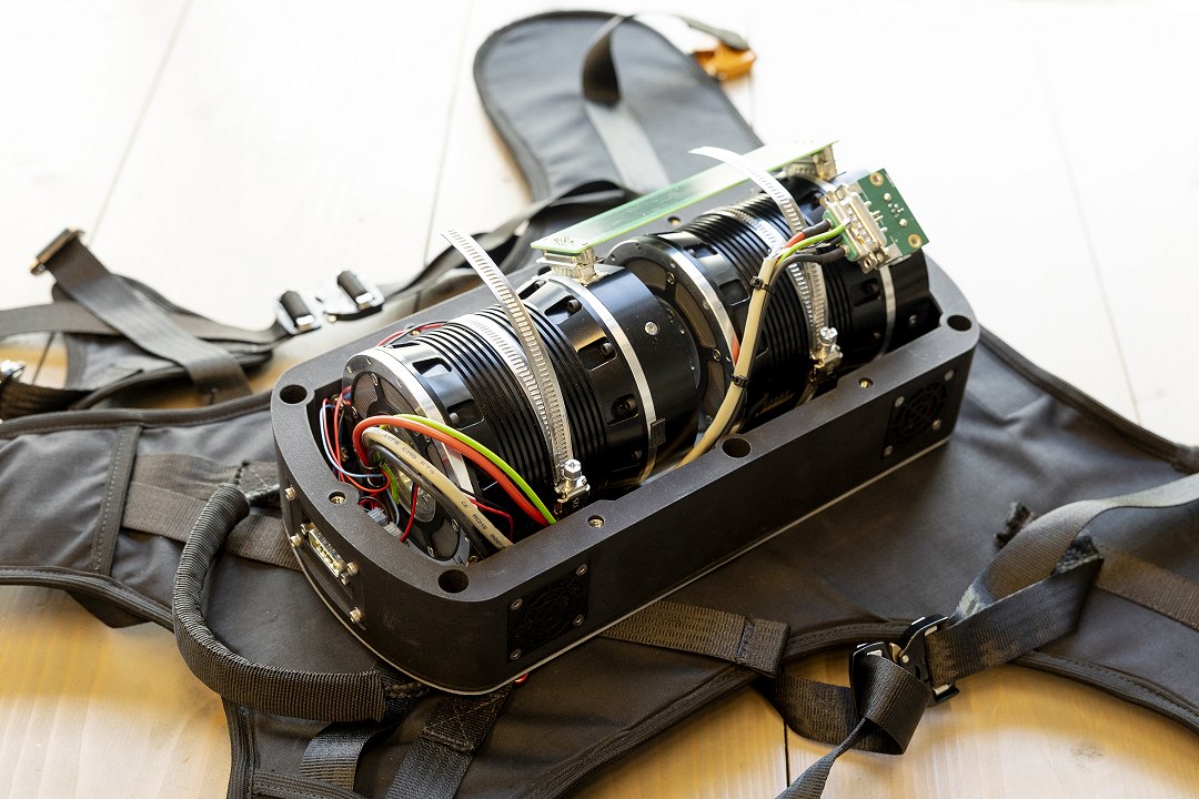 Mochila com tecnologia aeroespacial devolve equilíbrio a pacientes com ataxia