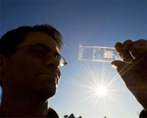 Microclulas solares tipo glitter podem ser o invento da dcada