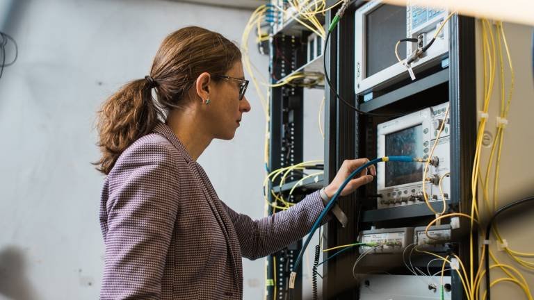 Engenheira brasileira bate recorde mundial de velocidade na internet