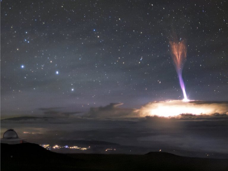 Dois fenômenos atmosféricos raros são fotografados no céu do Havaí
