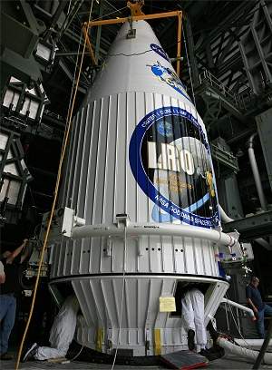 NASA lana Endeavour na quarta e misso para a Lua na quinta