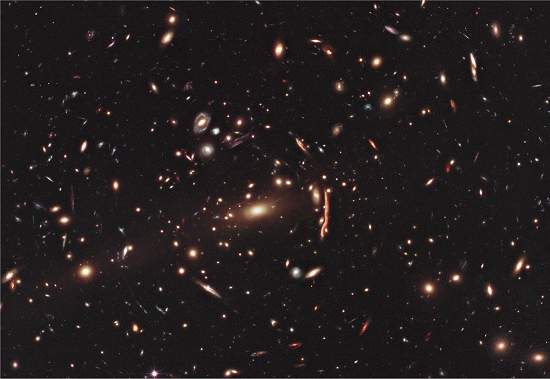 Telescópio Hubble começa a fazer censo da matéria escura