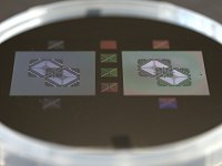 Material artificial guia vibra��es por trajet�rias predefinidas